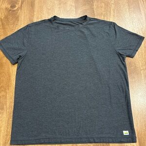 Vuori men’s t shirt